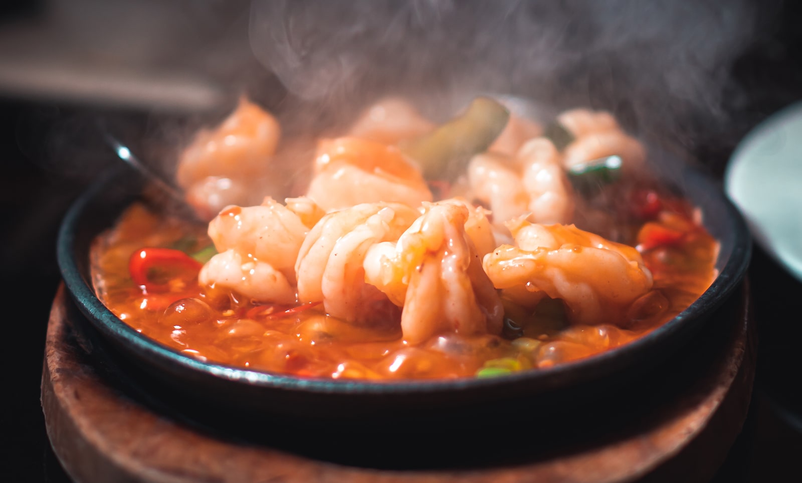 King Prawns Sichuan Style, served on a Sizzling Plate  四川蝦球